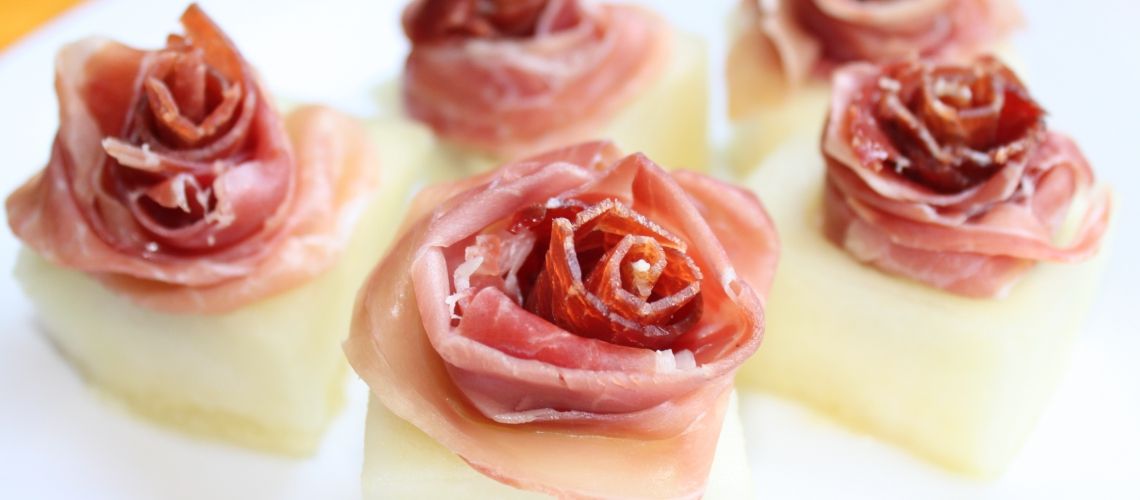 Flores de jamón con melón