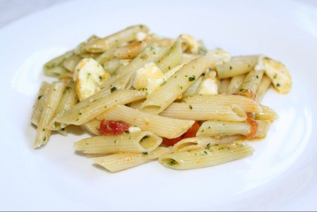 Ensalada de pasta con pesto