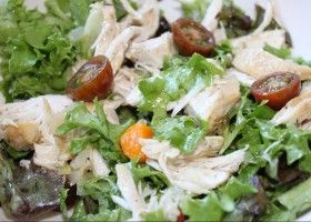 Ensalada de pollo en escabeche