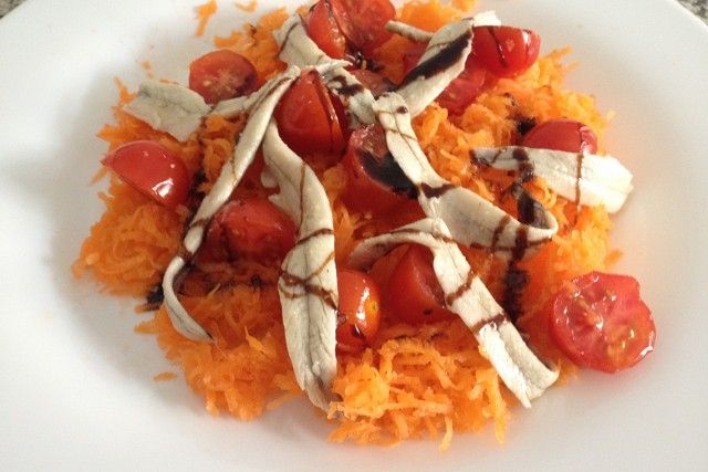 Ensalada de zanahoria y boquerones