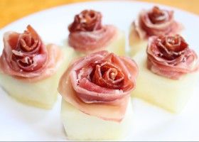 Flores de jamón con melón