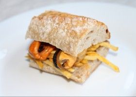 Bocadillo de Mejillones y Patatas Fritas