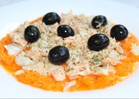 Ensalada de bacalao, bonito y zanahoria