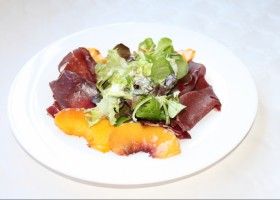 Ensalada de Cecina y Melocotón asado