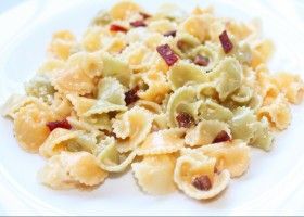 Farfalle con nata y chorizo