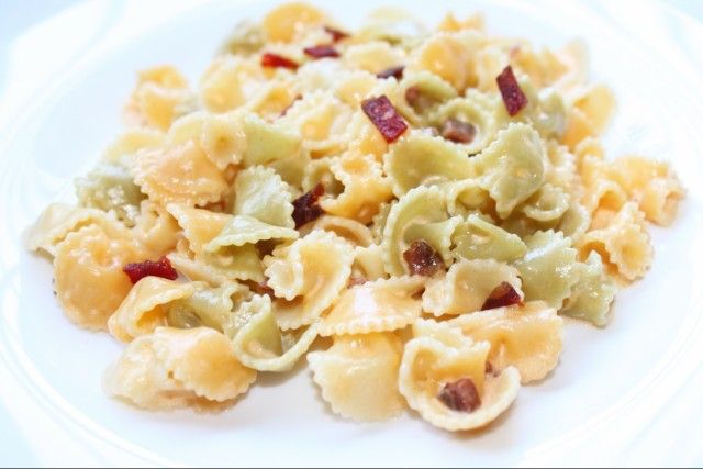 Farfalle con nata y chorizo