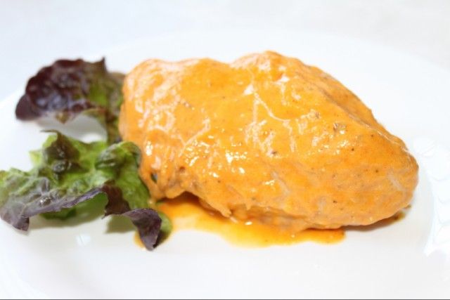 Pollo en escabeche con salsa de zanahoria