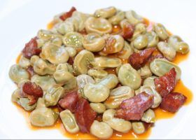 Habas tiernas con Chorizo